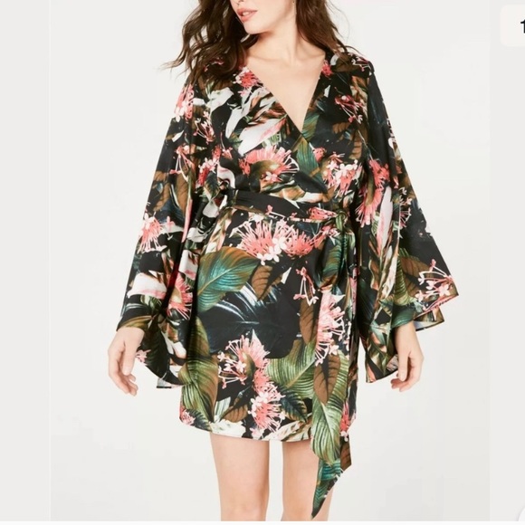 GUESS GORGEOUS Kimono dress. - Picture 3 of 3
